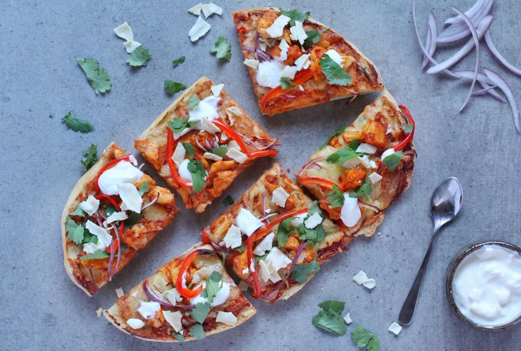 tandoori chicken pizza on